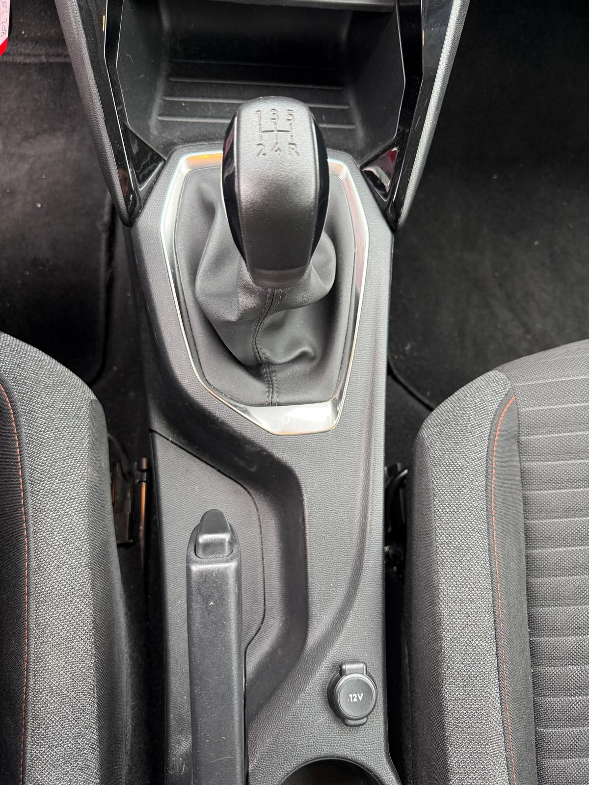 Peugeot 208 - immagine 11