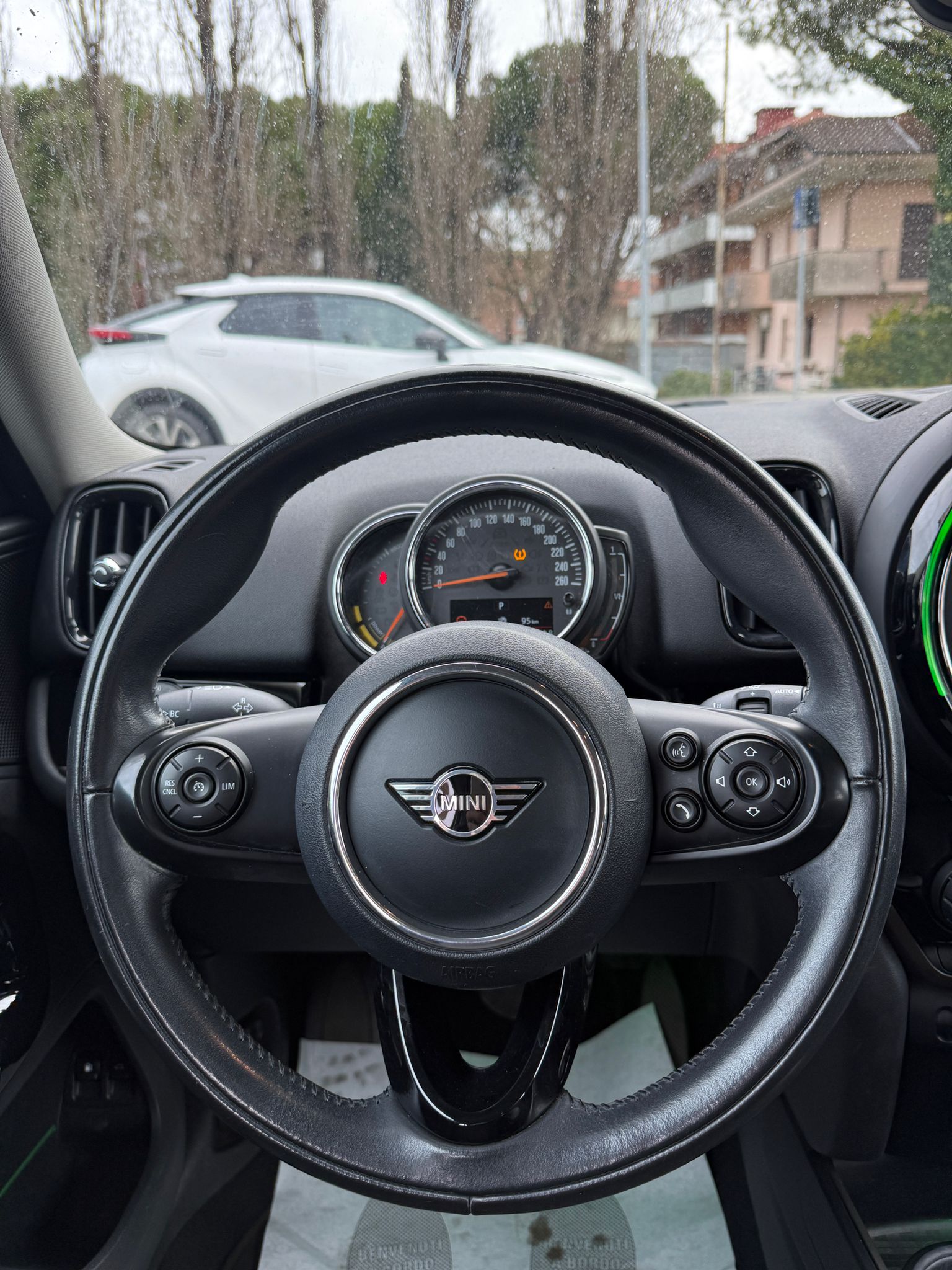 MINI Cooper SE Countryman - immagine 9